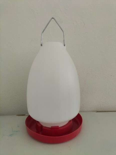 BEBEDERO VITROLERO 6LT (COLGANTE)
